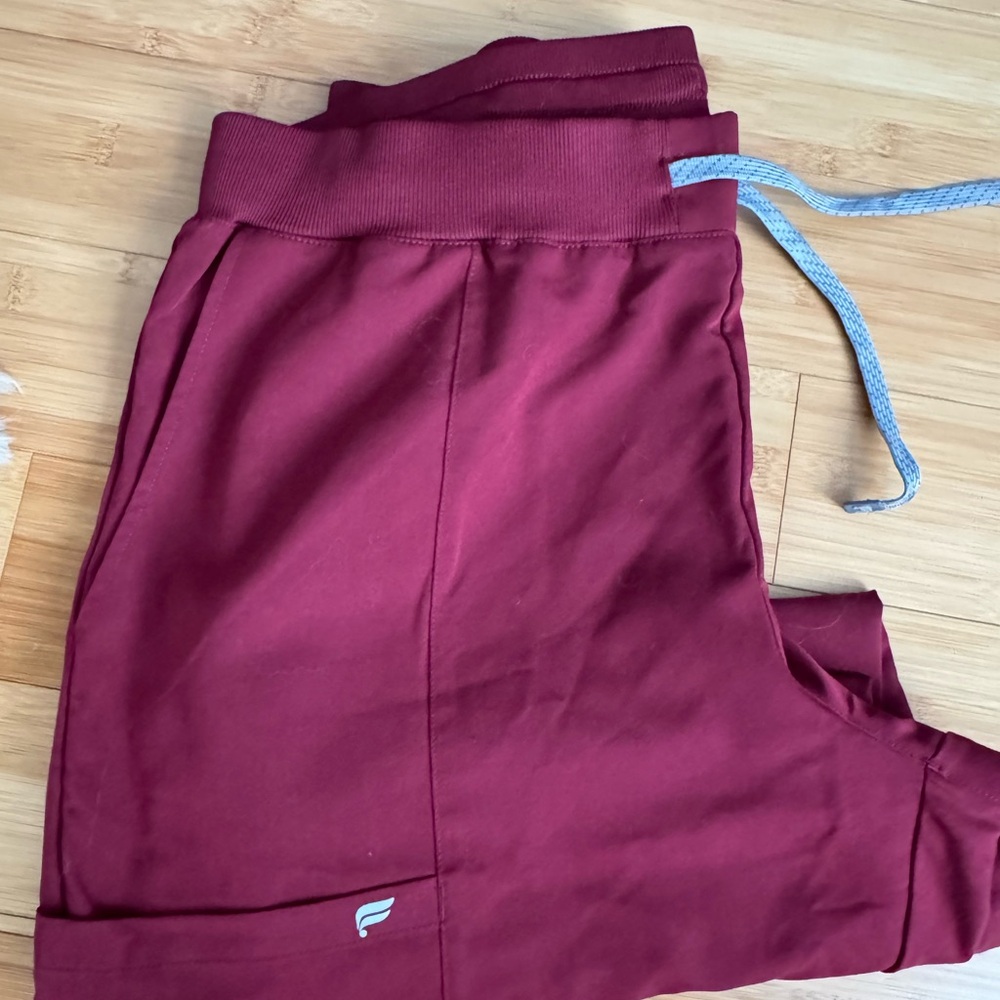Women’s Fabletics Scrub Pants- Straight leg